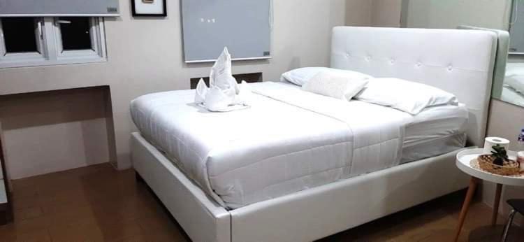 Zg-150Newport Apartment Manila Luaran gambar